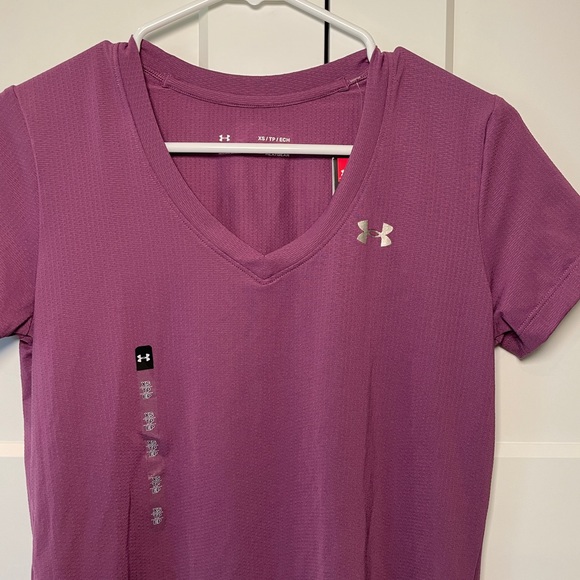 ✨NWT✨ Under Armour Women’s Velocity V Neck Tee Run Loose Fit - Picture 2 of 4